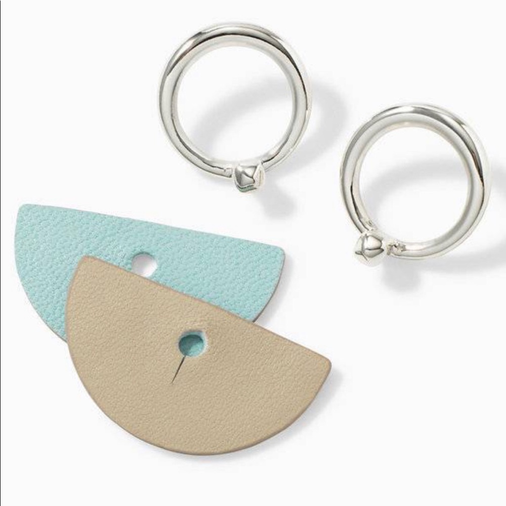 Stella & Dot forward facing Color pop studs
